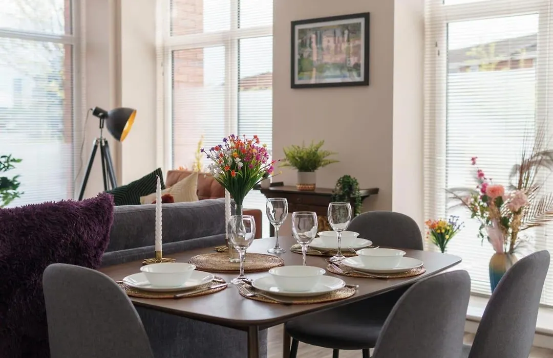 2 Bedroom Modern Apartment In Manchester-1